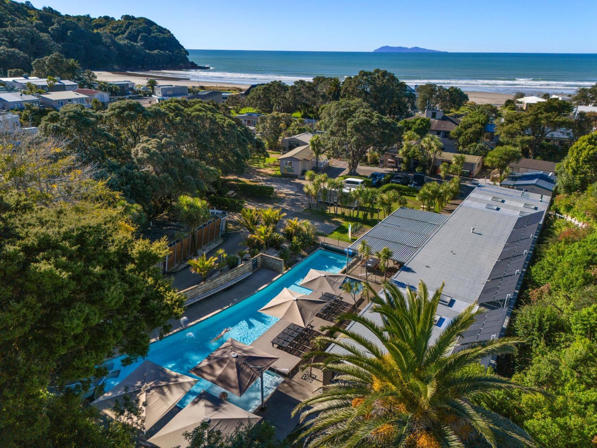 Tasman Holiday Parks - Waihi Beach Bagian luar foto Aerial view of the hotel
