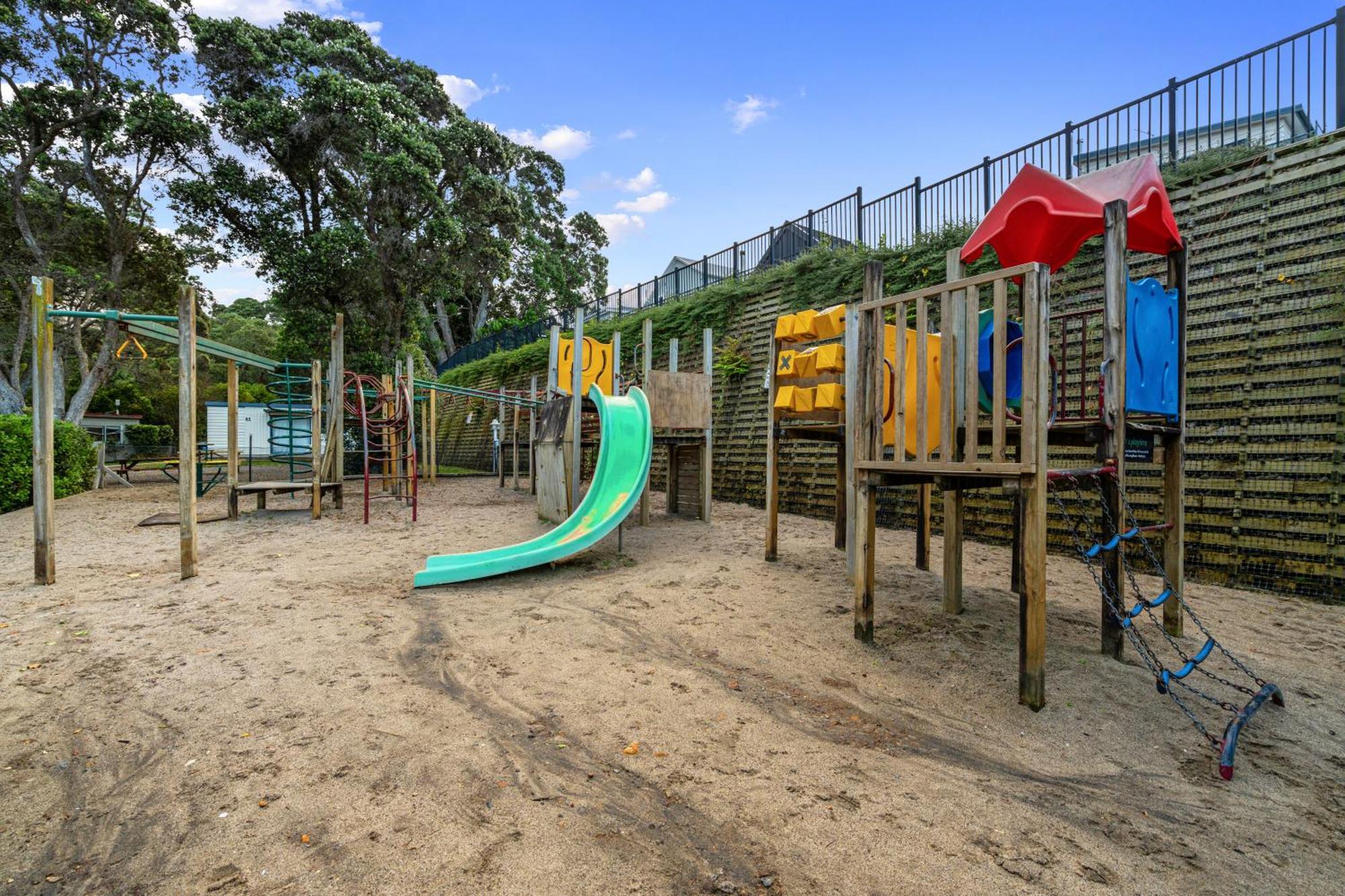 Tasman Holiday Parks - Waihi Beach Bagian luar foto Playground at the park