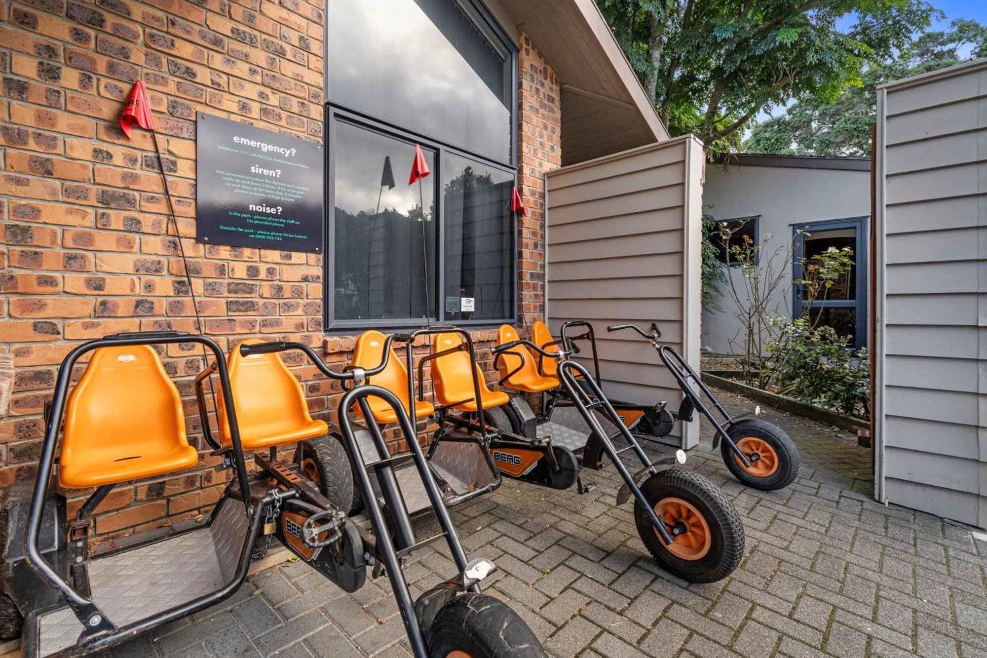 Tasman Holiday Parks - Waihi Beach Bagian luar foto The bike share at the visitor centre