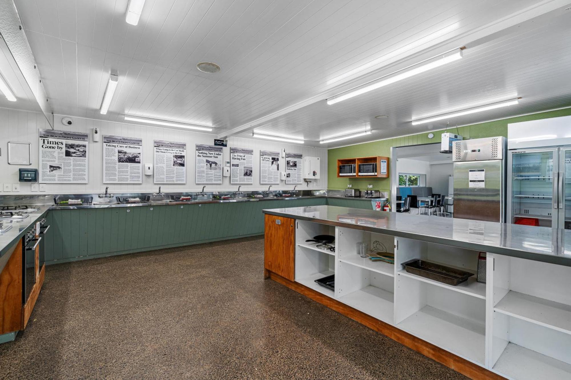 Tasman Holiday Parks - Waihi Beach Bagian luar foto A laboratory at the University of the Sunshine Coast