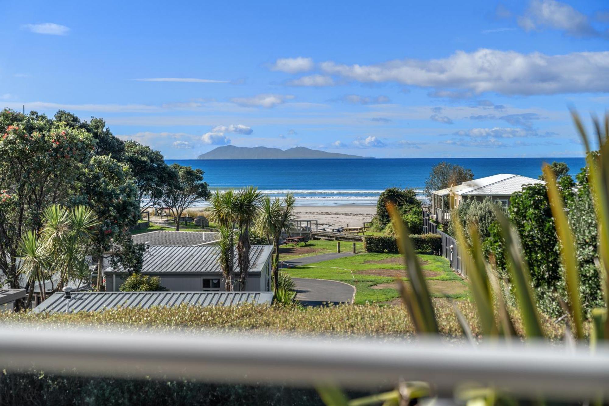 Tasman Holiday Parks - Waihi Beach Bagian luar foto View of the bay from the town