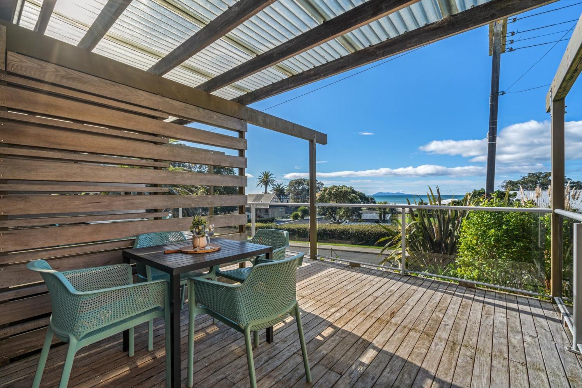 Tasman Holiday Parks - Waihi Beach Bagian luar foto A deck in New Zealand