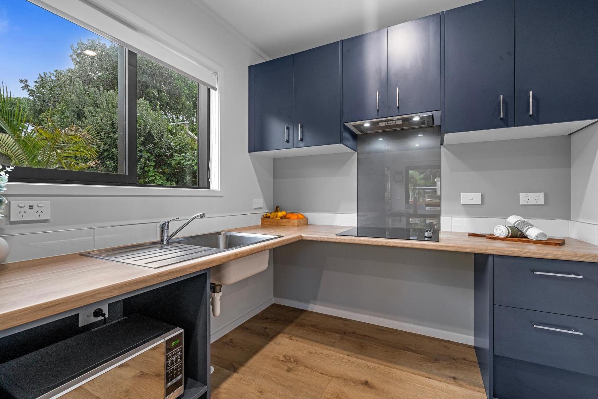 Tasman Holiday Parks - Waihi Beach Bagian luar foto A modern kitchen